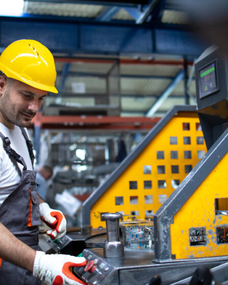 O que é pultrusão e como funciona o processo industrial?